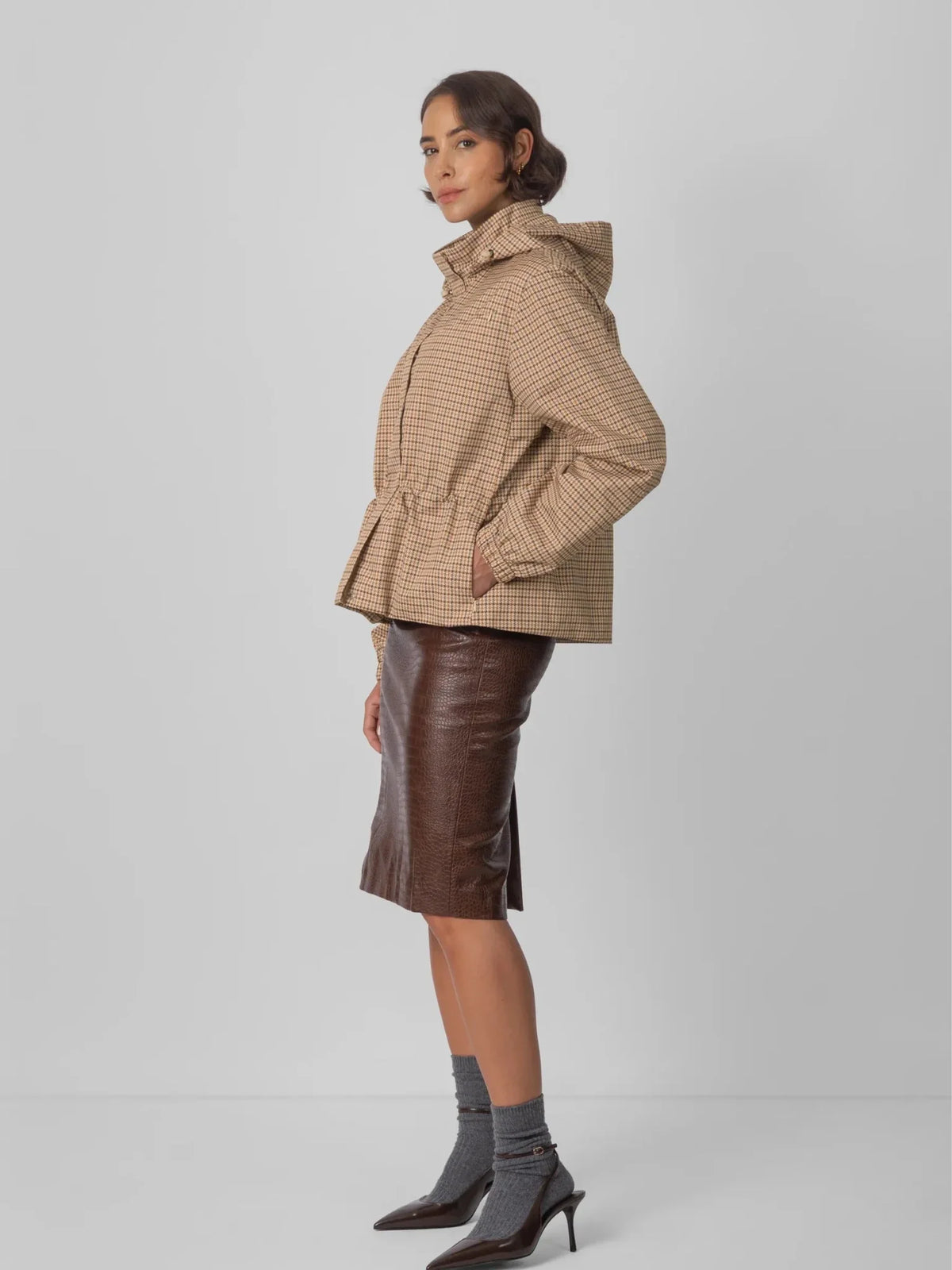Beige Houndstooth Short Drawstring Waist Rain Jacket
